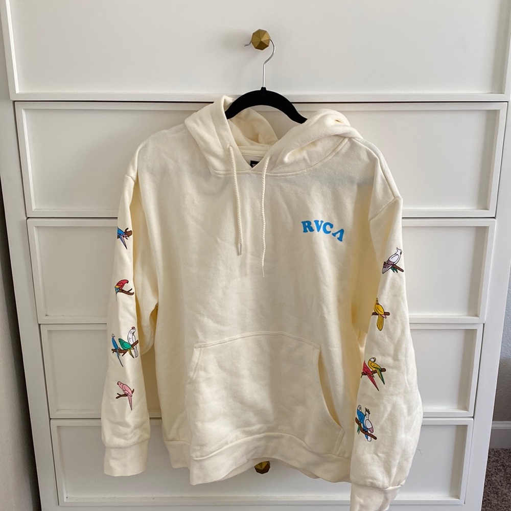 RVCA hoodie with parrots on the arms, size XL, multicolor.